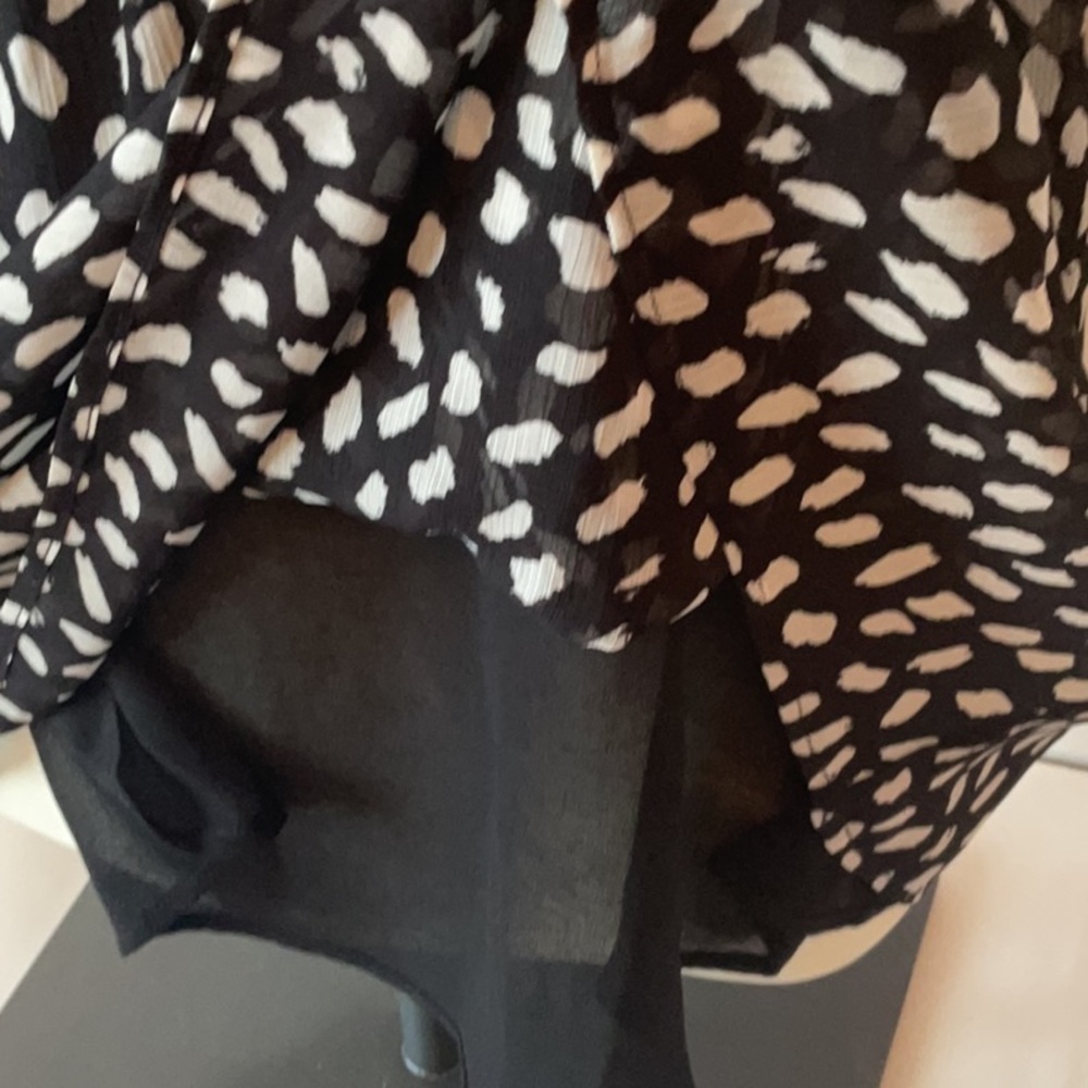 Cupcakes and Cashmere Black and White Top - Picture 11 of 13